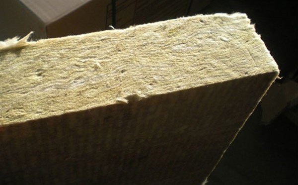 外墻巖棉板的寬度應根據窗孔比例來確定合適的長度