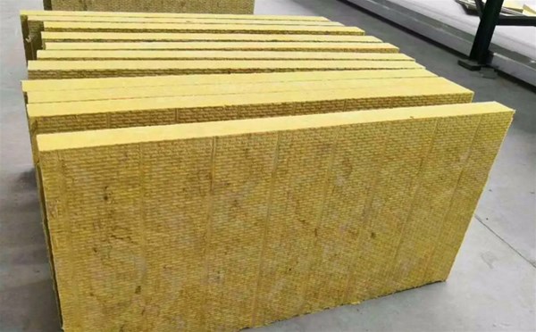 南陽復合巖棉板與玻璃棉板有什么區別呢？